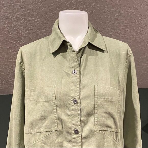 Chico’s Soft Moss Green Button Blouse 1 M - Picture 10 of 10
